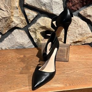 Vince Camaro 4 inch point toe heels w/cross ankle strap Sz 10